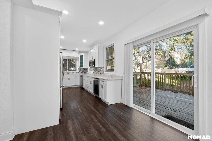 Building Photo - 3227 70th Ave N