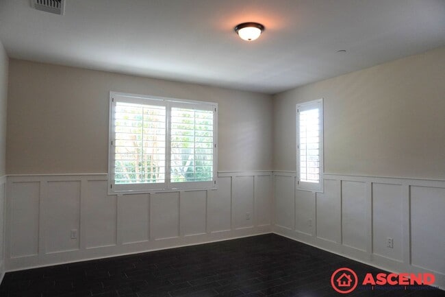 Building Photo - Stunning Split-Wing Home in Bakersfield's Desirable 93314 — Pool, Upgrades Throughout & Pets Welc...