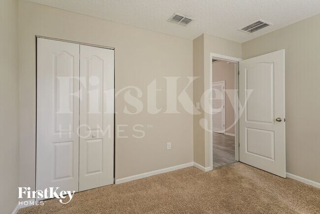 Building Photo - 3843 Falcon Crest Dr