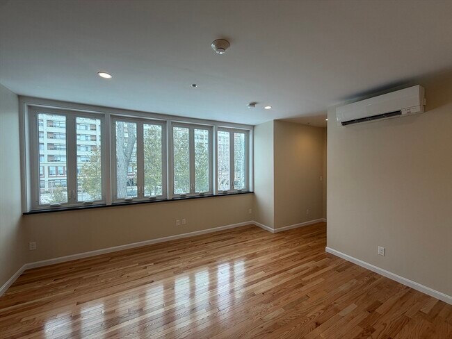 Building Photo - 85 Lowell St