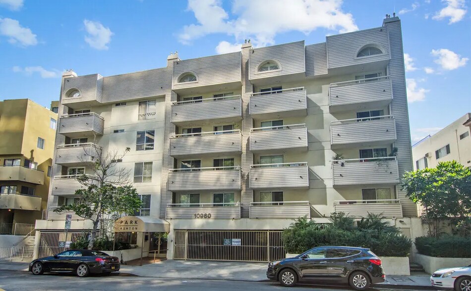 Building Photo - 10960 Ashton Ave