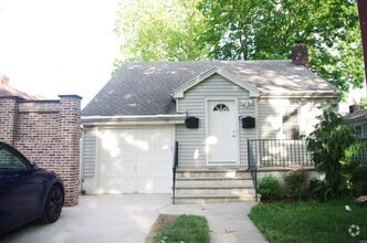 Building Photo - 146 10 St
