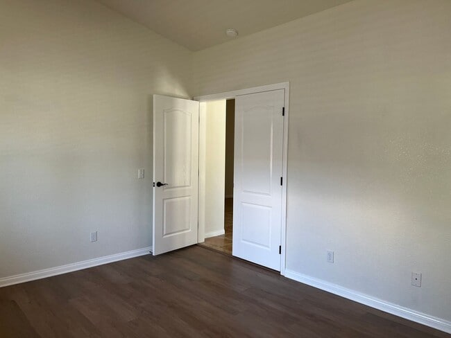 Building Photo - Beautiful Home