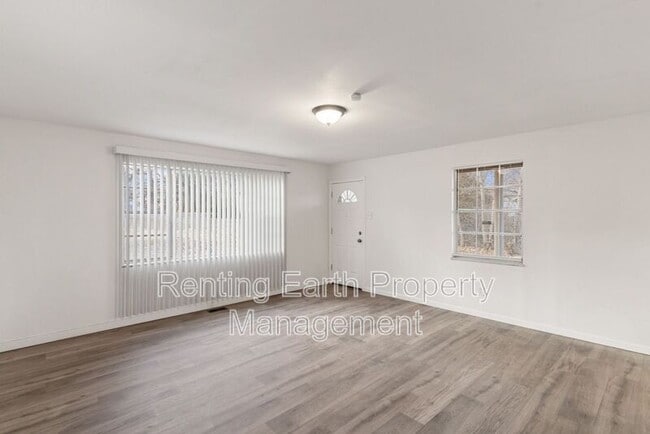 Building Photo - 9746 Diamond Dr