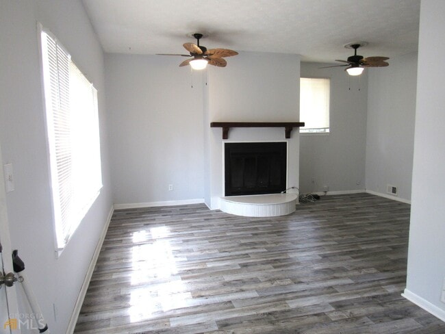 Building Photo - 8337 Holly Dr