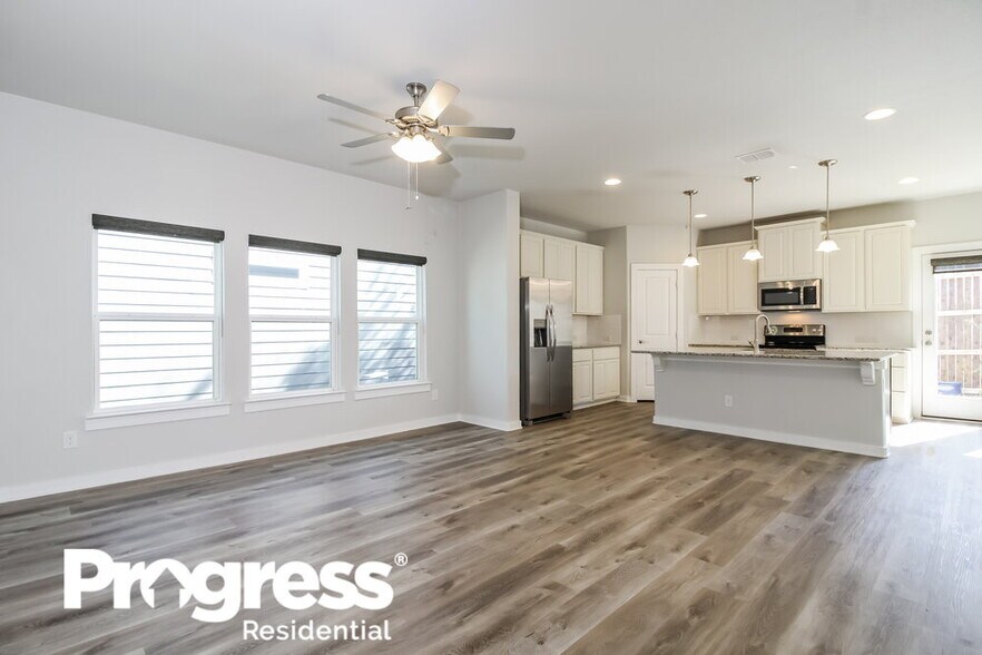 Building Photo - 2300 Paxton Way