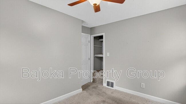 Building Photo - 648 Mayflower Ave