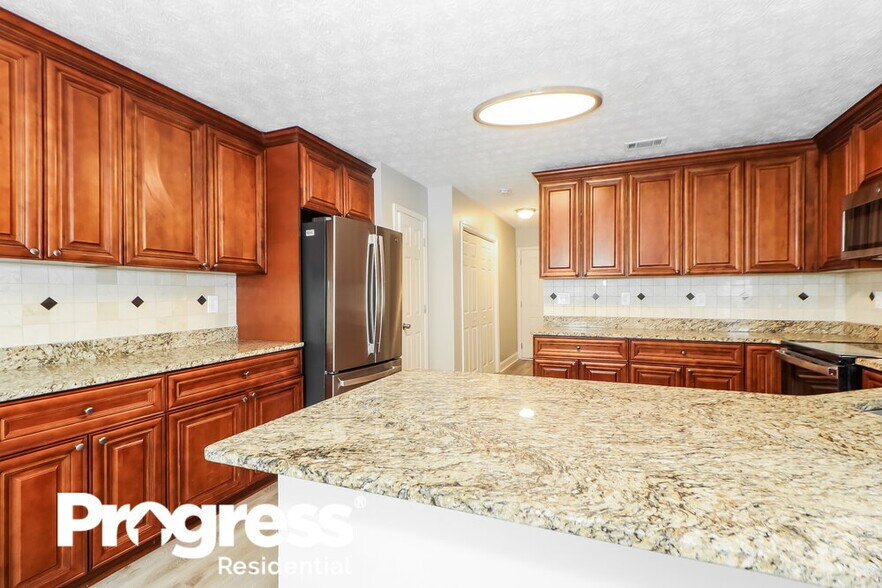 Building Photo - 2950 Northcliff Dr