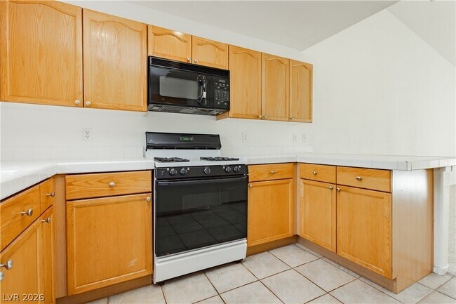 Building Photo - 301 Pine Haven St