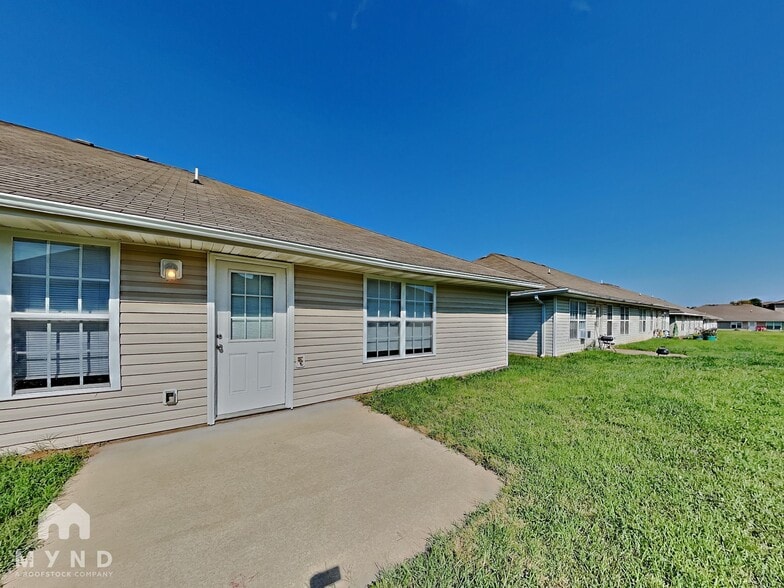 Building Photo - 1130 S Clifton Ave