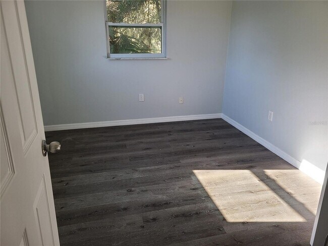 Building Photo - 6540 Lincoln Rd