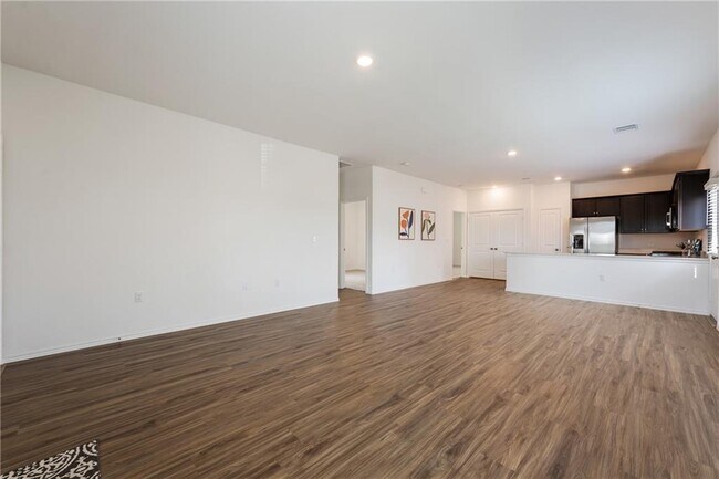 Building Photo - 5920 Eden Dr