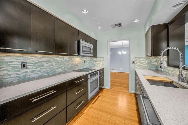 Building Photo - 1387 Hill Dr