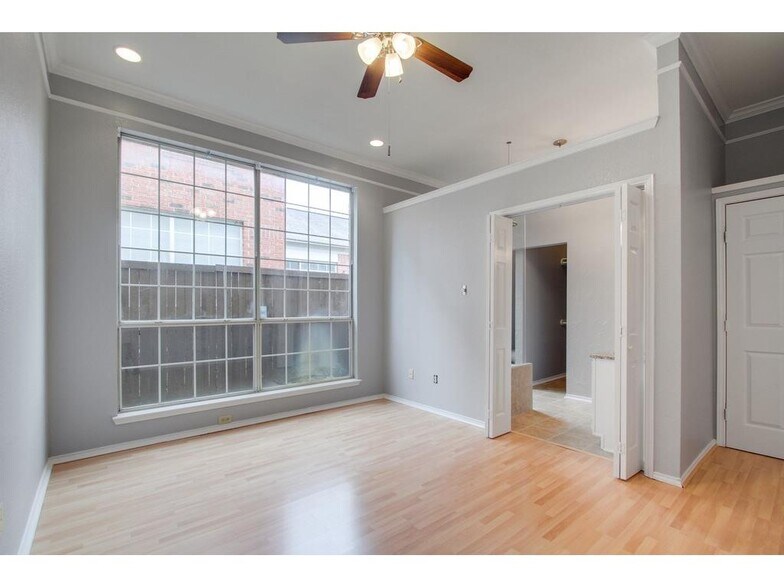 Building Photo - 546 Raintree Cir
