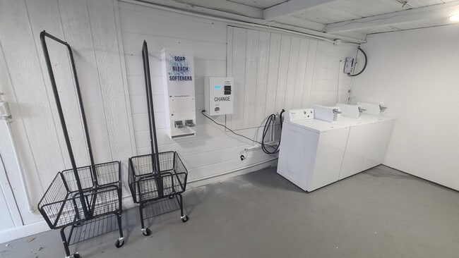 Building Photo - 719 20th Ave S