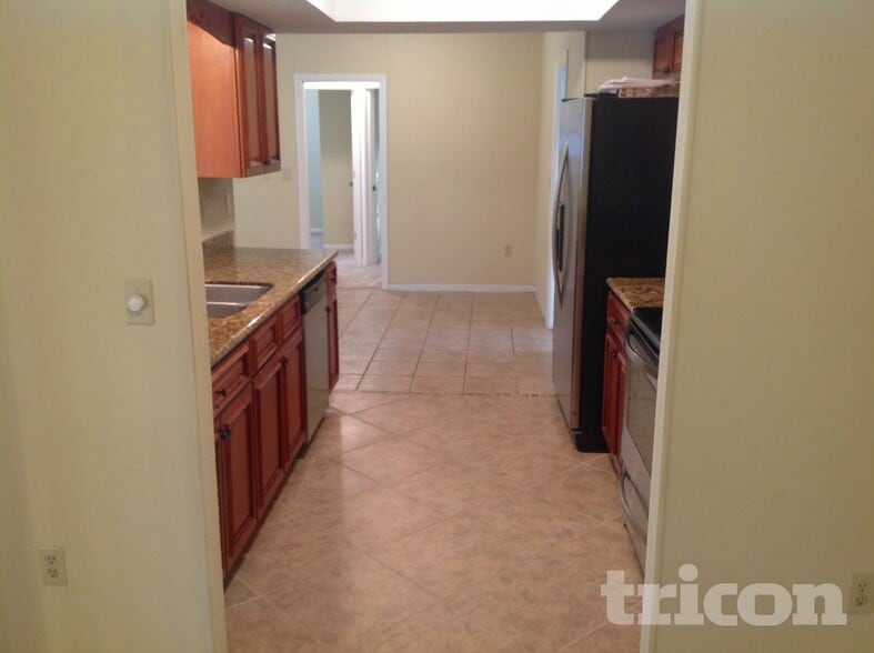 Building Photo - 2290 Colonial Dr