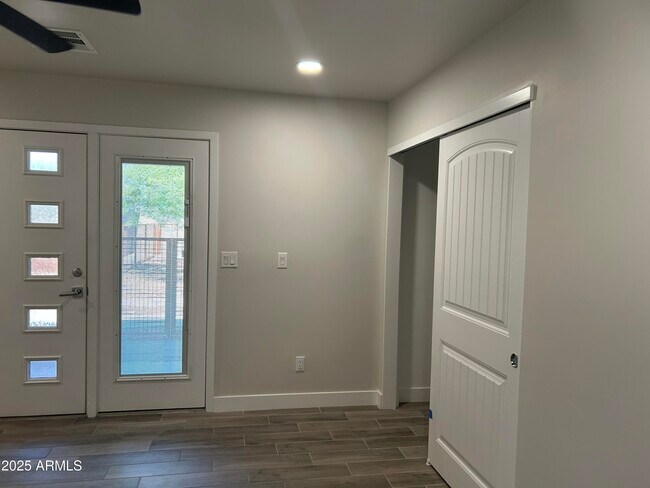 Building Photo - 3332 N 66th Pl