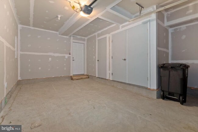 Building Photo - 289 Phoenix Dr