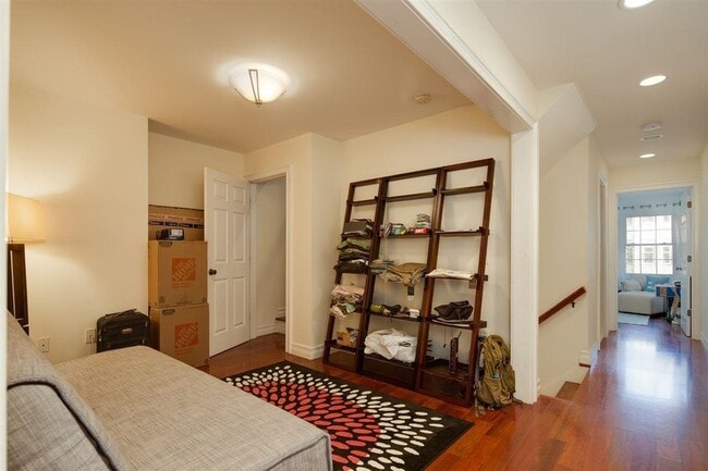Building Photo - 313 4th St
