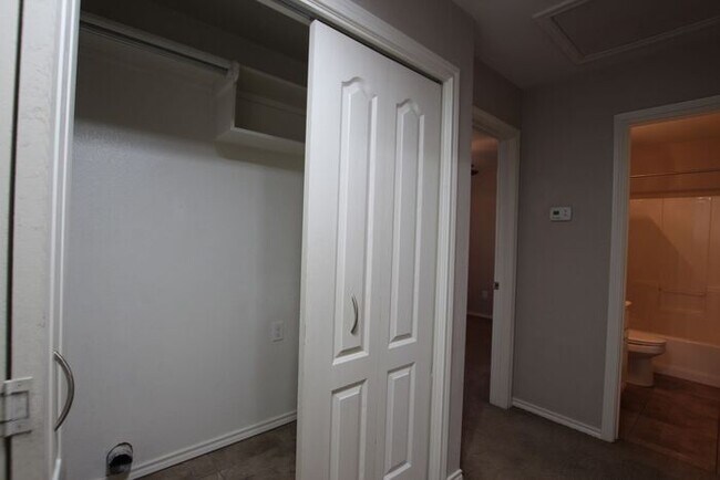 Building Photo - Tour Today! 2 Bed 1.5 Bath Townhome, Lindale ISD!