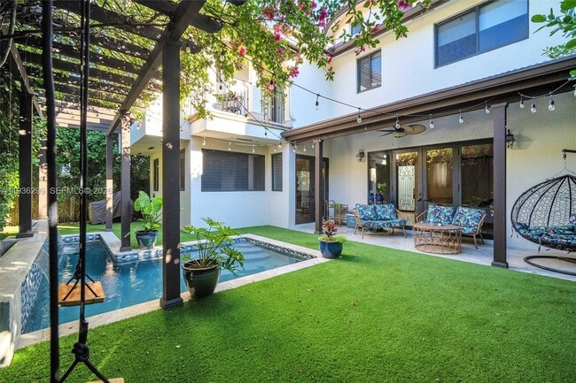 Building Photo - 627 Alcazar Ave