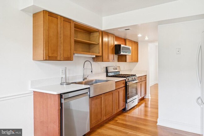 Building Photo - 14844 Cherrydale Dr