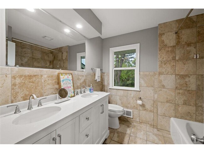 Building Photo - 4901 Larkspur Ln