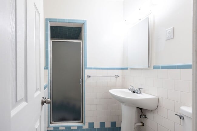 Building Photo - R134IC