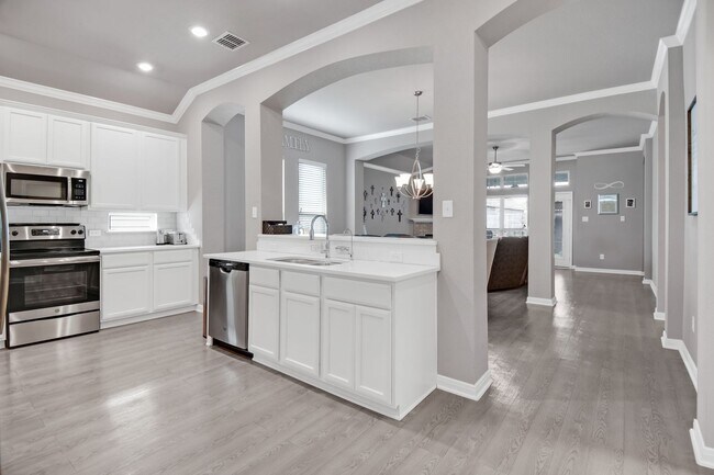 Building Photo - 3/2 in MIDWAY ISD!!
