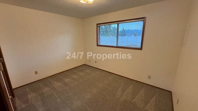 Building Photo - Charming 2BD/1BA with Patio  - Milwaukie
