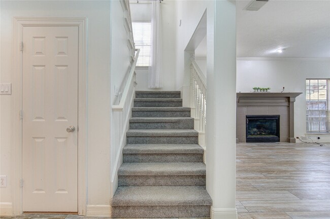 Building Photo - 1115 Enclave Square E