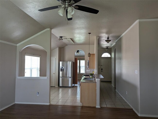 Building Photo - 9927 Driftwood Park Dr