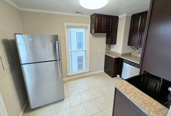 Building Photo - 1003 Green St