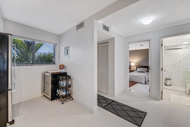 Building Photo - 3605 S Ocean Blvd