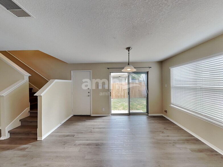 Building Photo - 16131 Branching Oaks