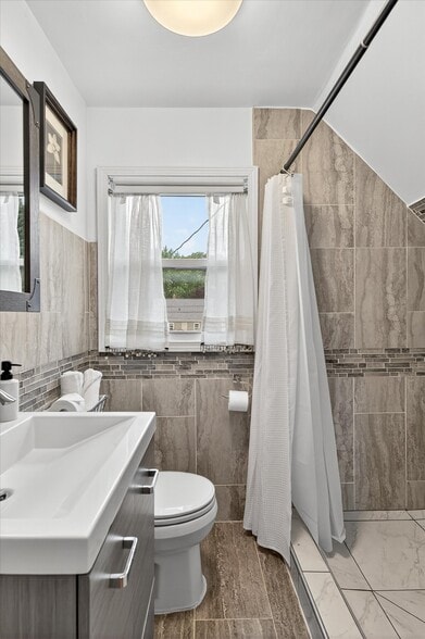 Building Photo - 4935 34th Ave S