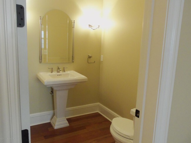 Building Photo - 1031 Oval Rd