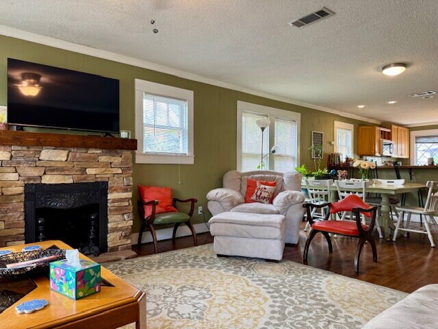 Building Photo - Charming Duplex Very Close To Tech!