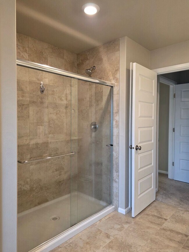 Building Photo - 4 Bedroom Home in Soundview Estates!