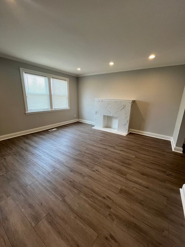 Building Photo - West Baltimore 4 Bedroom 1.5 Bathroom Town...