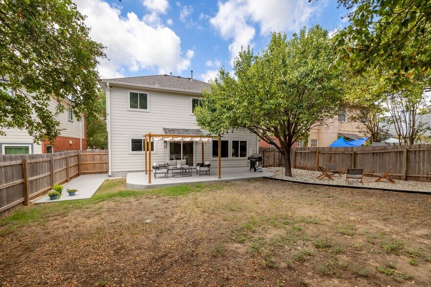 Building Photo - 2206 Rick Whinery Dr