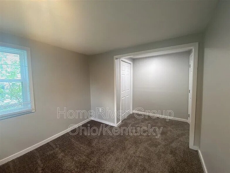 Building Photo - 4618 Farnham Ave