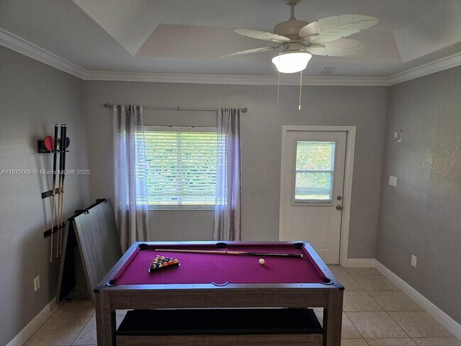 Building Photo - 208 SW 15th Pl