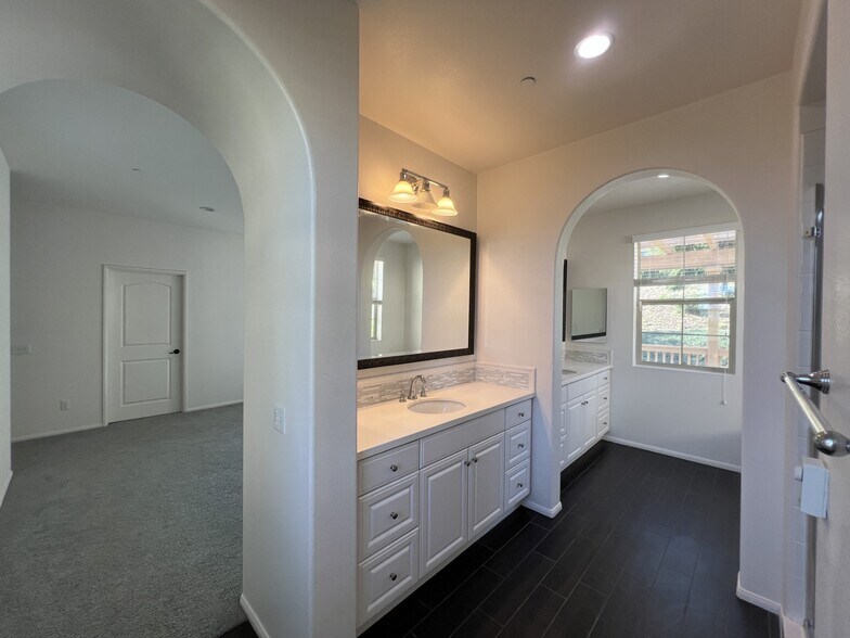 Building Photo - 747 E Lemon Swirl Dr
