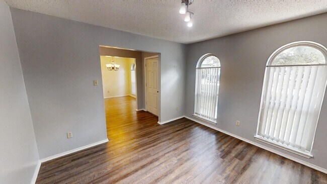 Building Photo - 2308 Darwin Cir