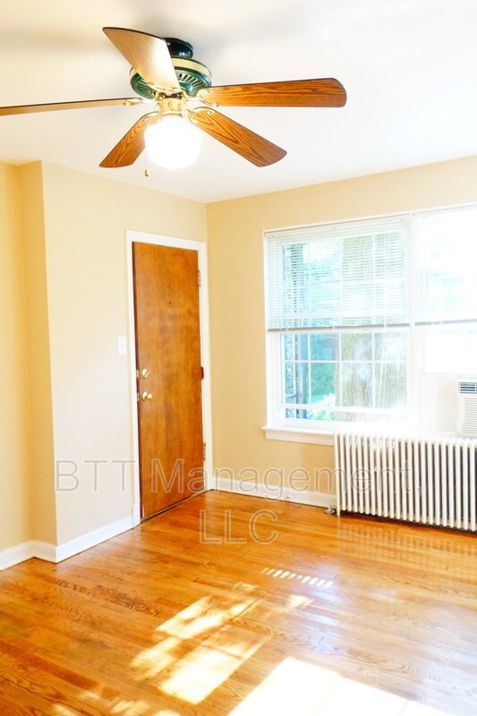 Building Photo - 8400 Greenwood Ave