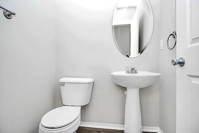 Building Photo - Large 4BD/2.5BA Home in Cabarrus Crossing!