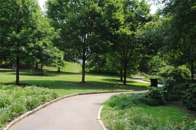 Building Photo - 1101 Juniper St NE