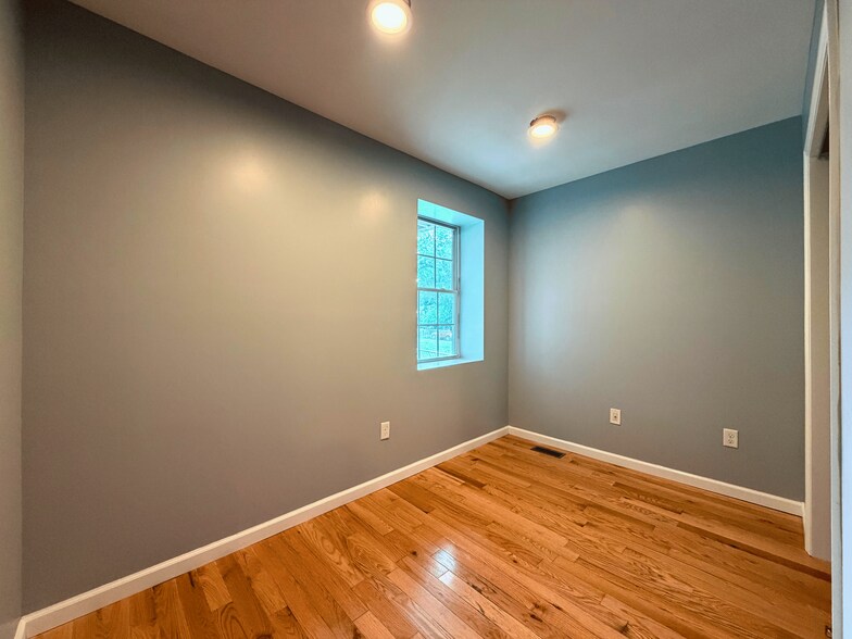 Building Photo - 274 Walsh Ave