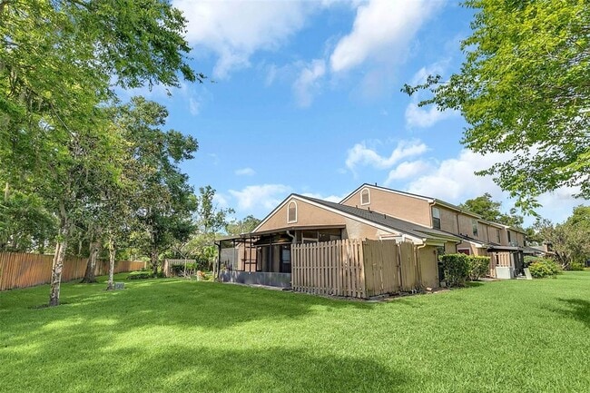 Building Photo - 600 Casa Pk Court M